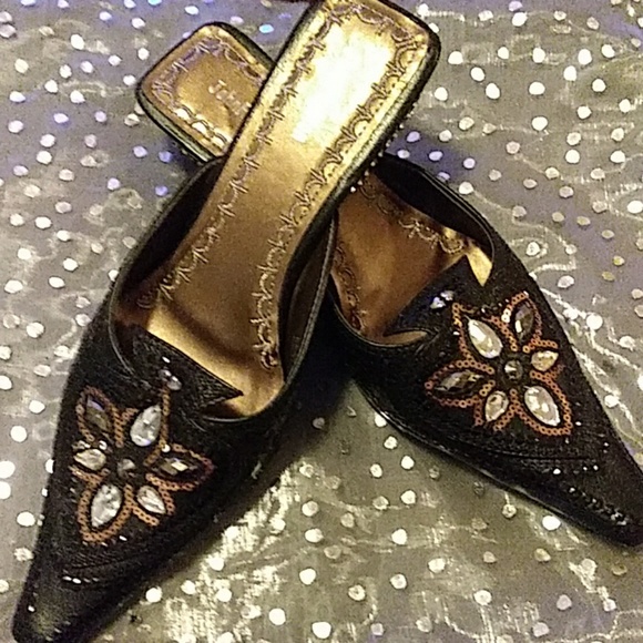 Shoes - NWOT....Johns Fashion Shoes